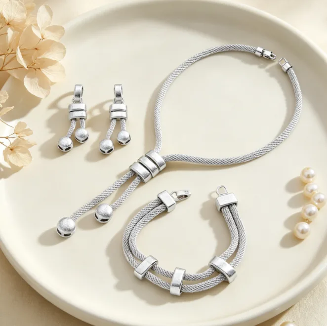 2026 New Women's Classic 18K Gold Plated Alloy Bridal Jewelry Set Necklace Earrings Bracelet for Wedding Anniversary Party Gifts view 3