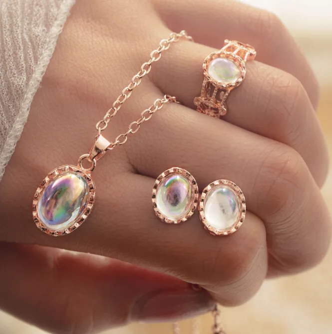 Wholesale Lustrous Iridescent Oval Crystal Pendant Necklaces Mini Stud Earrings Rings Elegant Jluxury ewelry Sets for Women