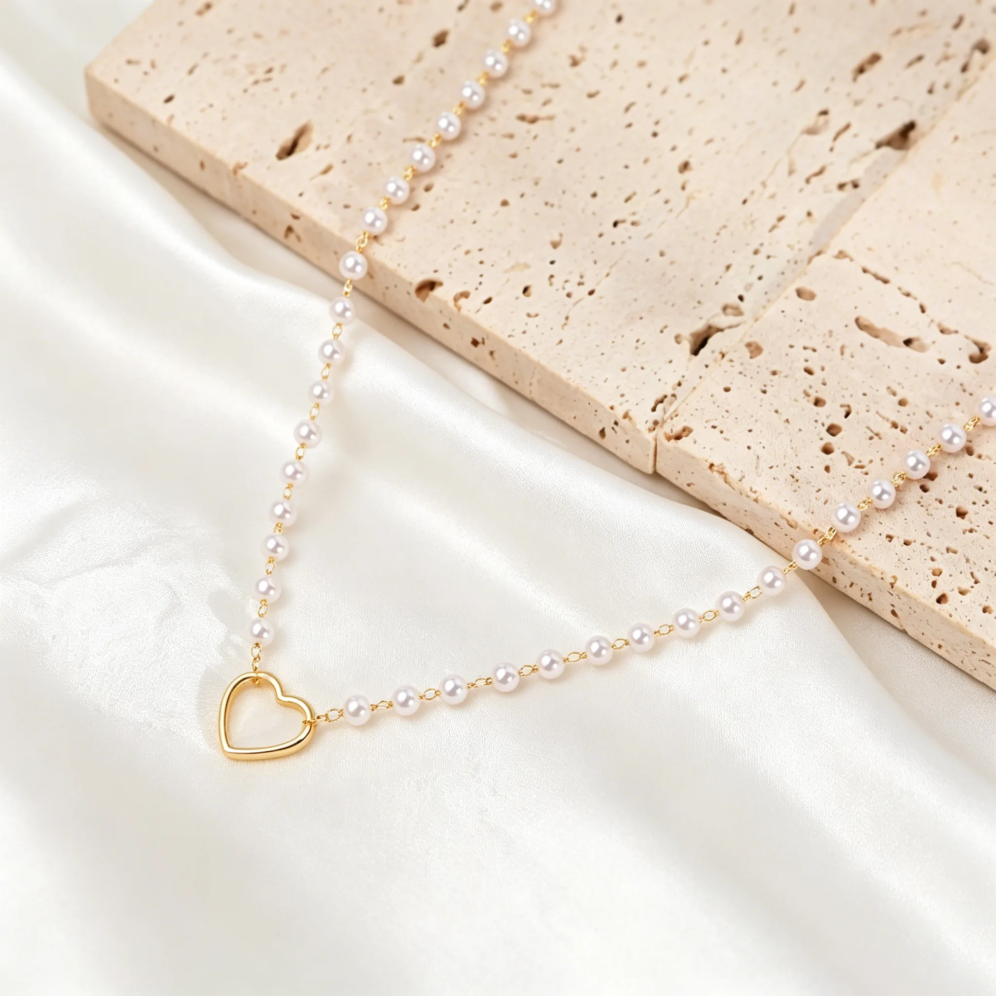 Single Strand Imitation Pearl Chain Hollow Outline Heart Pendant Gold Tone Sweet Elegant Women Daily Clavicle Necklaces for girls gift