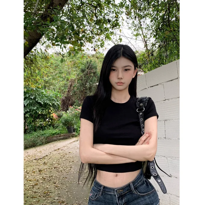 Wholesale Women’s Solid Color Slim‑Fit Short‑Sleeve T‑Shirts Collection, Summer Basic Casual Base Layer Tops for Bulk Sale view 2